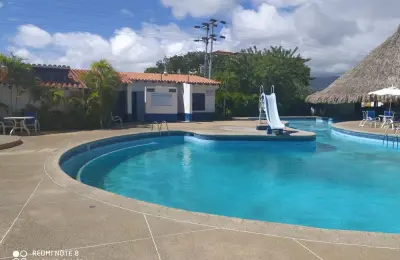 Town House en Conjunto Res. Aquamarine en urb. Paraiso