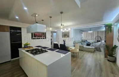 Private Estate MagnificModern Apartment for Sale in La Barraca Sector, Maracayent Views